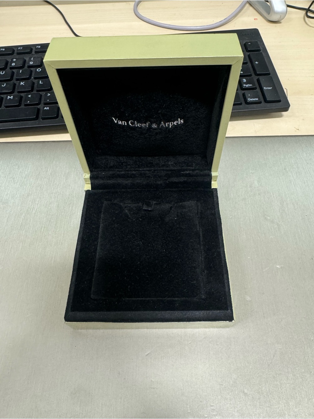 Van Cleef & Arpel Pendant Box